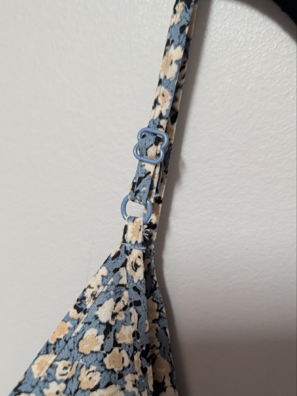 Primark Blue Floral V-Neck Cami with Cream Accents - Picture 4 of 6